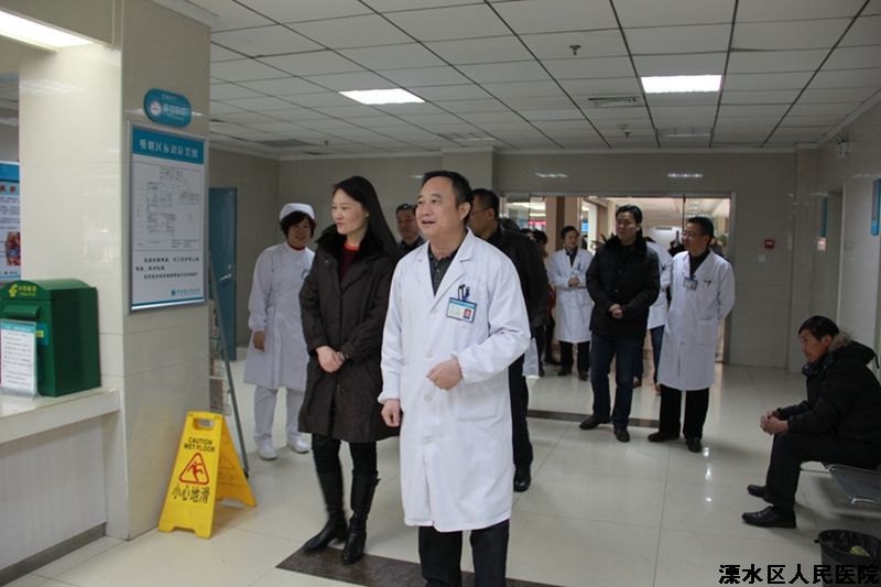 区领导慰问我院医务人员