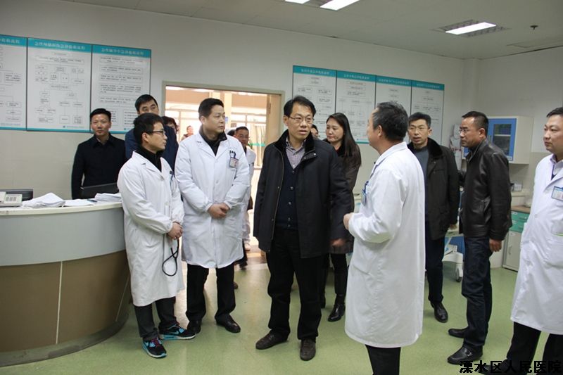 区委书记谢元莅临我院慰问一线医务人员