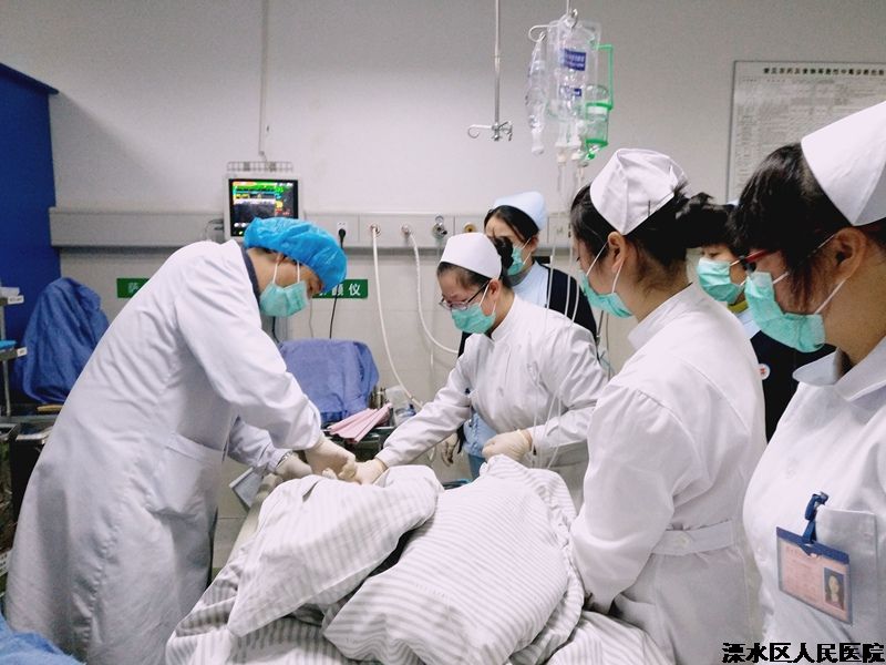 记多发伤少年的抢救