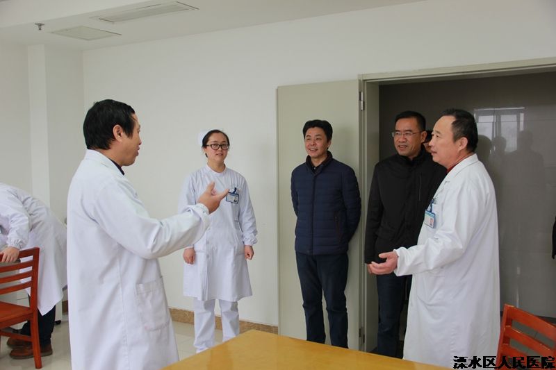 局、院两级领导春节后慰问医务人员