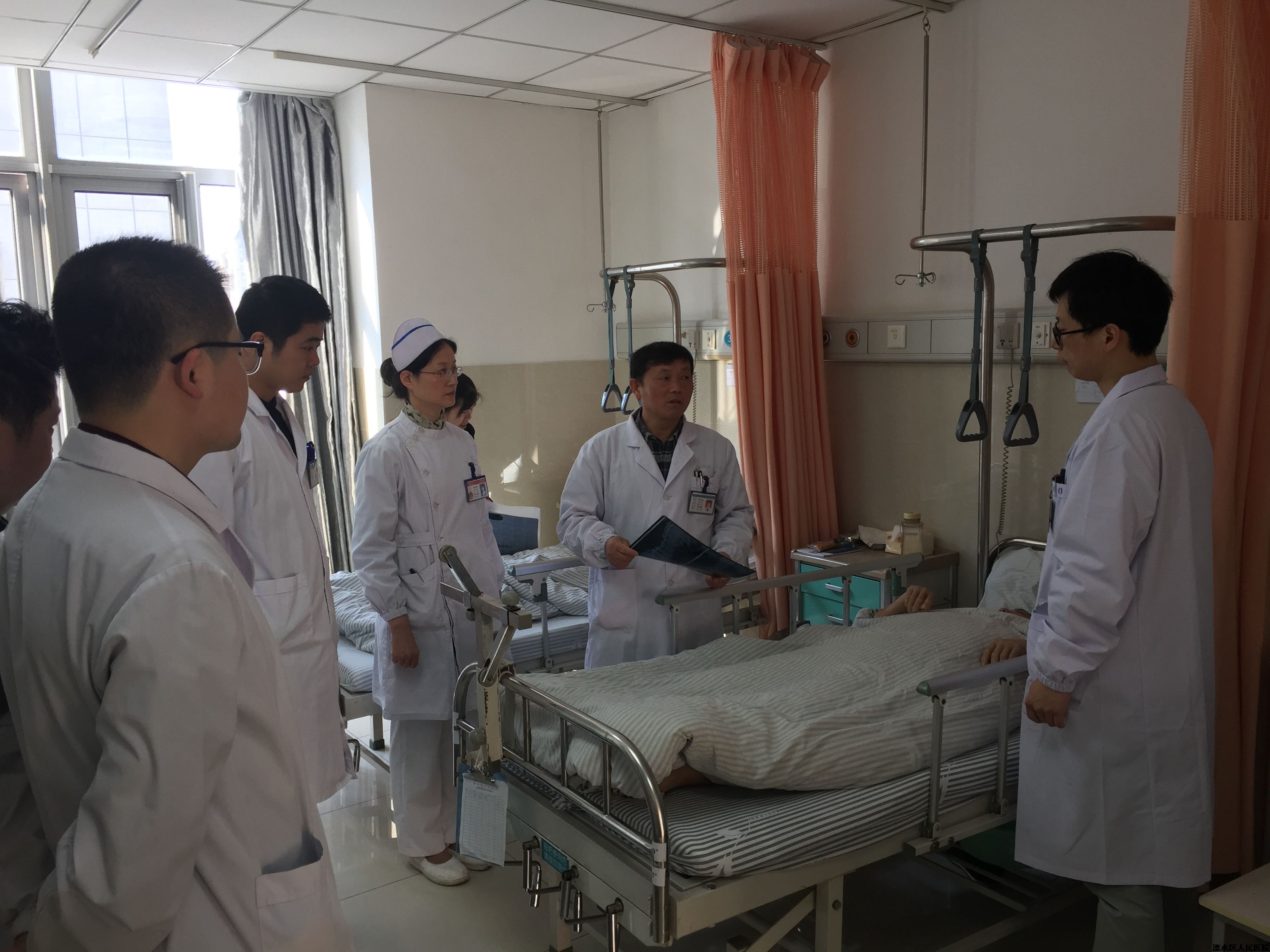 腰椎间盘突出患者送锦旗,感谢骨科陈优民主任