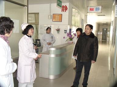 大年三十，院领导到科室慰问
