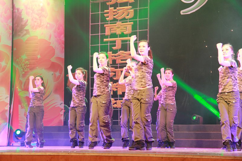 我院举办2015年护士节表彰大会