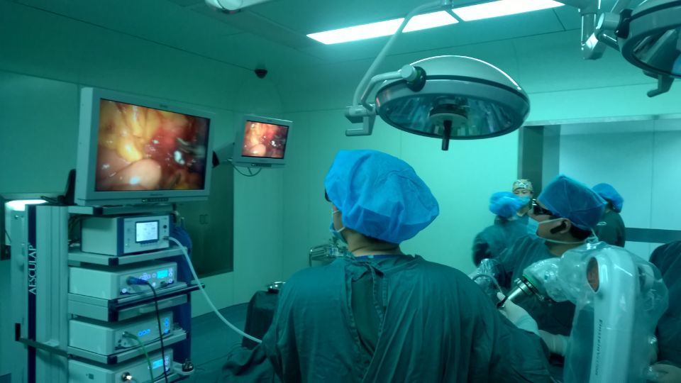 我院九病区完成首例3D腹腔镜下乙状结肠癌根治术