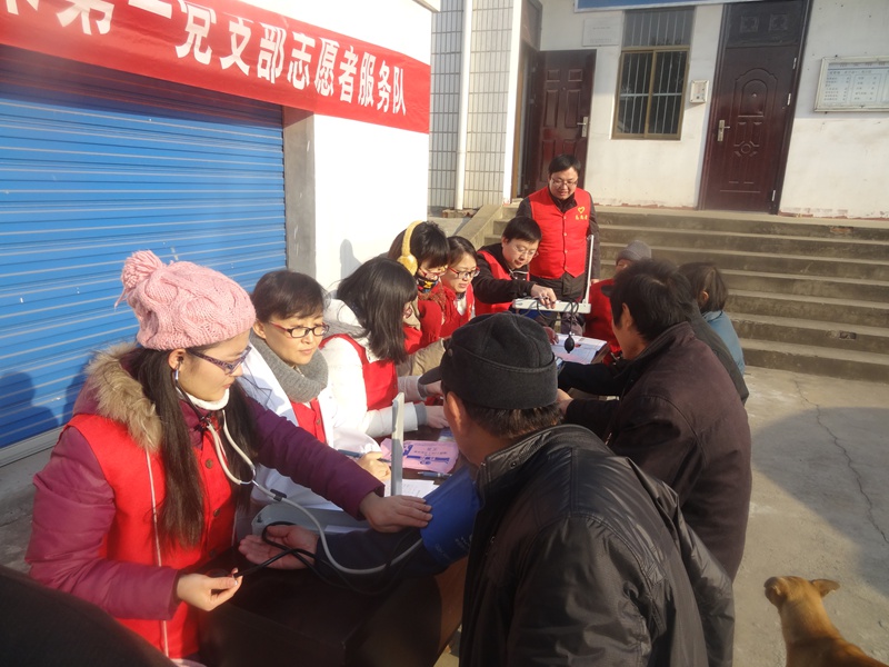 我院临床第二党支部志愿者服务队送温暖下乡