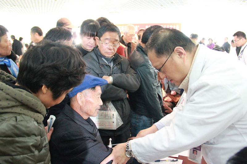 我院承办九三学社南京市委员会医卫专家义诊活动
