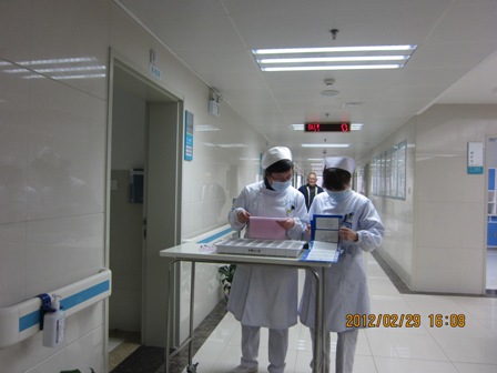 “三好一满意暨优质护理服务”获奖征文――用爱谱写奉献之路