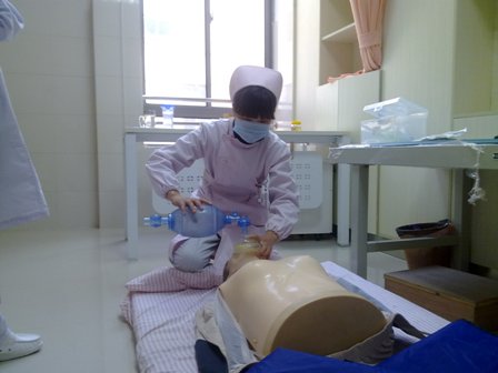 开展急救技能竞赛  提升护理服务质量