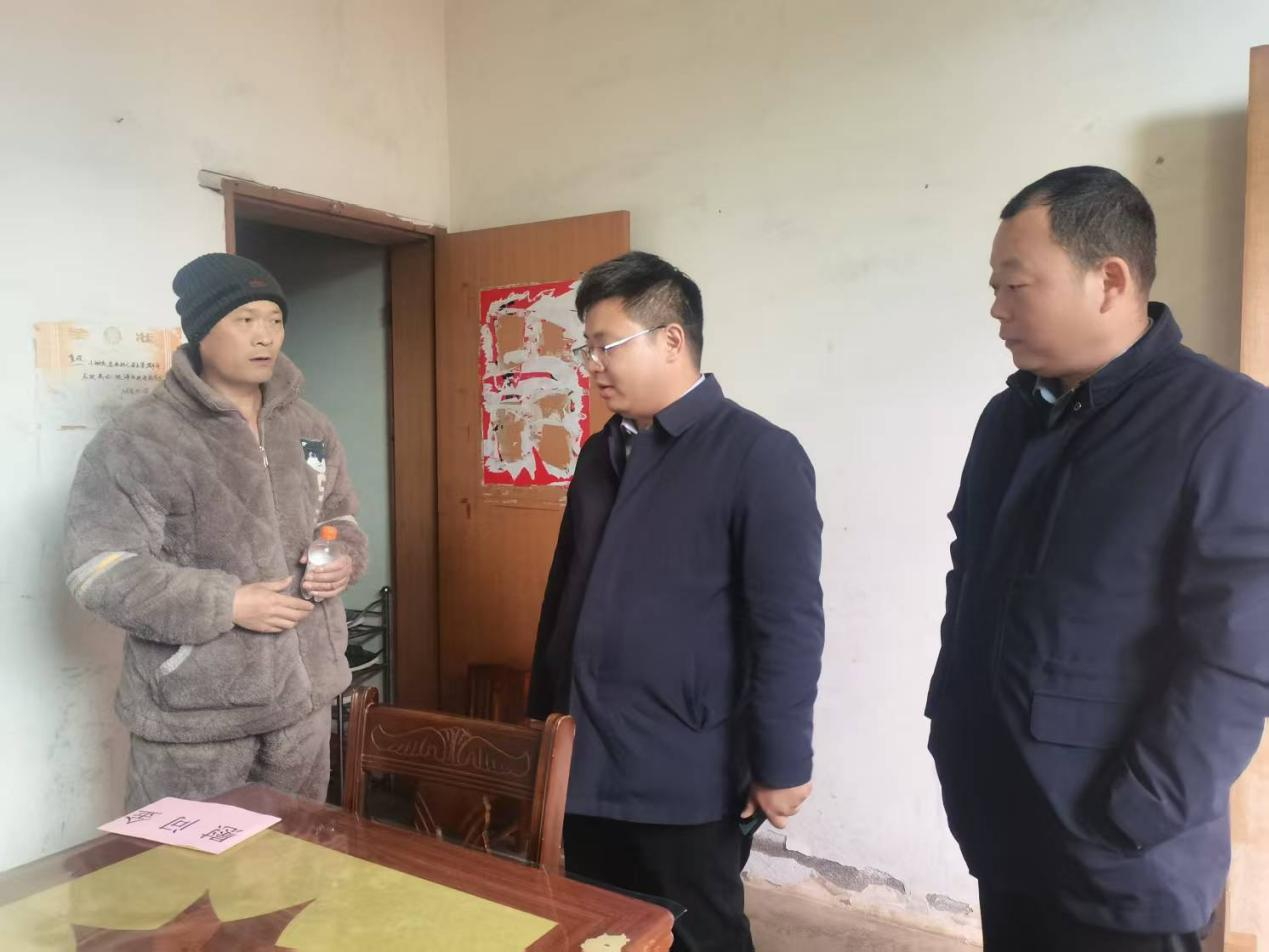 节前慰问送温暖，浓浓关怀显真情 ——258cn118图库论坛工会开展春节慰问困难职工活动