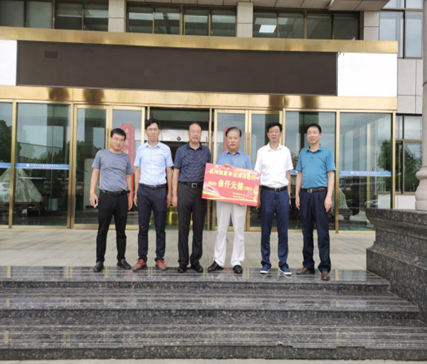 高沟镇政府领导前来我公司开展“送清凉”慰问活动