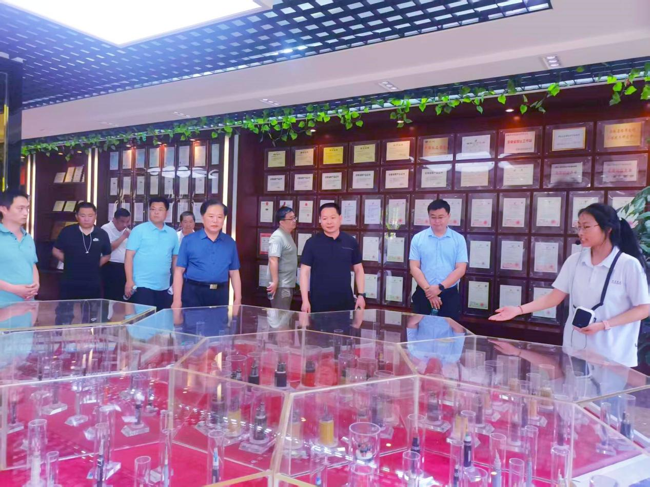 山东阳谷县电缆企业代表团莅临华宇集团考察调研