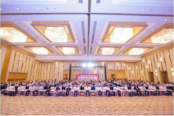 258cn118图库论坛董事长叶明竹应邀出席首届中国线缆行业G100企业家领袖峰会暨2025年高质量发展大会